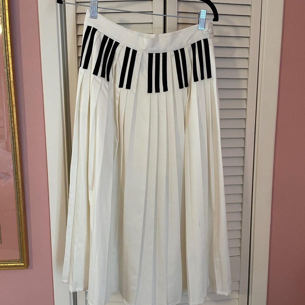 Samantha Pleet Cream Piano Key Midi A-Line Skirt with Pleats size 6